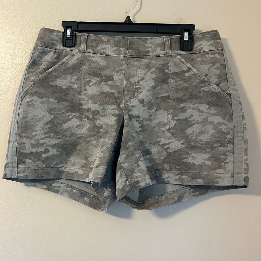 SPANX Stretch Twill Short Women’s Size L Stone Wash Camo 5” Inseam Beach Summer - Picture 3 of 13